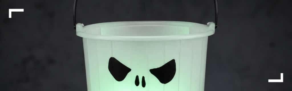 Selvlysende slikspand med spøgelsesansigt, Halloween-workshop hos Panduro